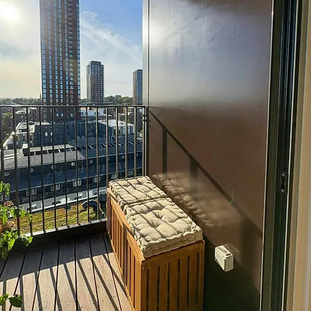 Penthouse Flat With Rooftop Views